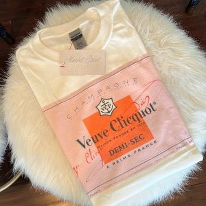 Veuve tshirt, NWT 💕